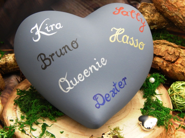 Beschriftung von Künstlerhand für Urnen beginnend mit PS.....Preis pro Zeichen